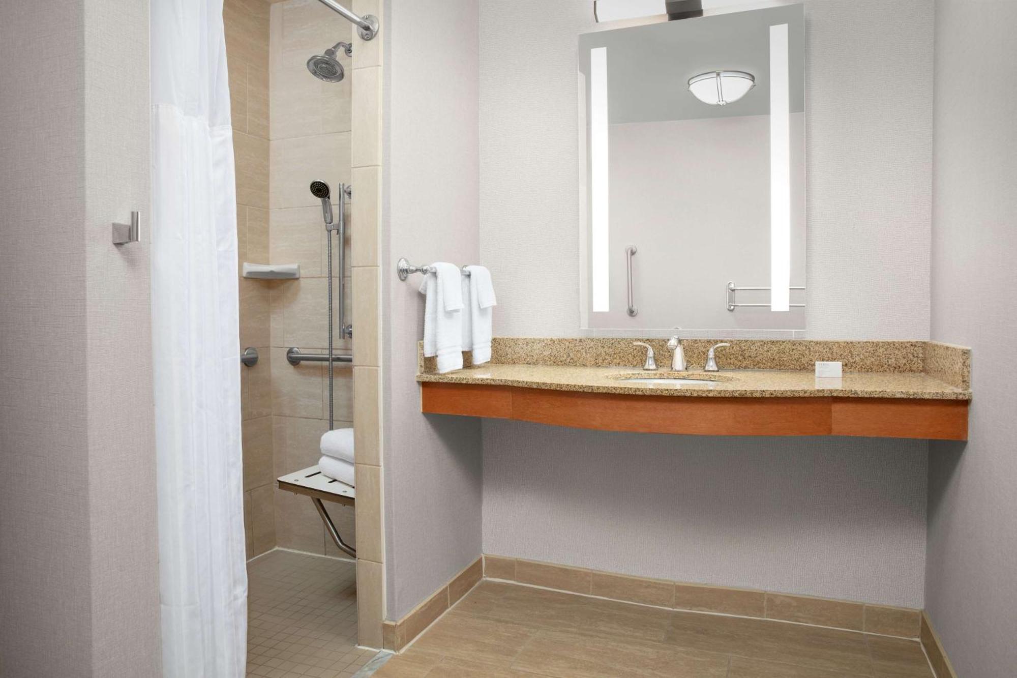 Hilton Garden Worth Medical Center Hotel 3*